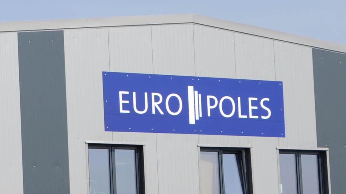 Auch im Gewerbegebiet Stauf hat Europoles, ansässig an der Ingolstädter Straße, sich angesiedelt. Nun hat die Firma Insolvenz angemeldet.