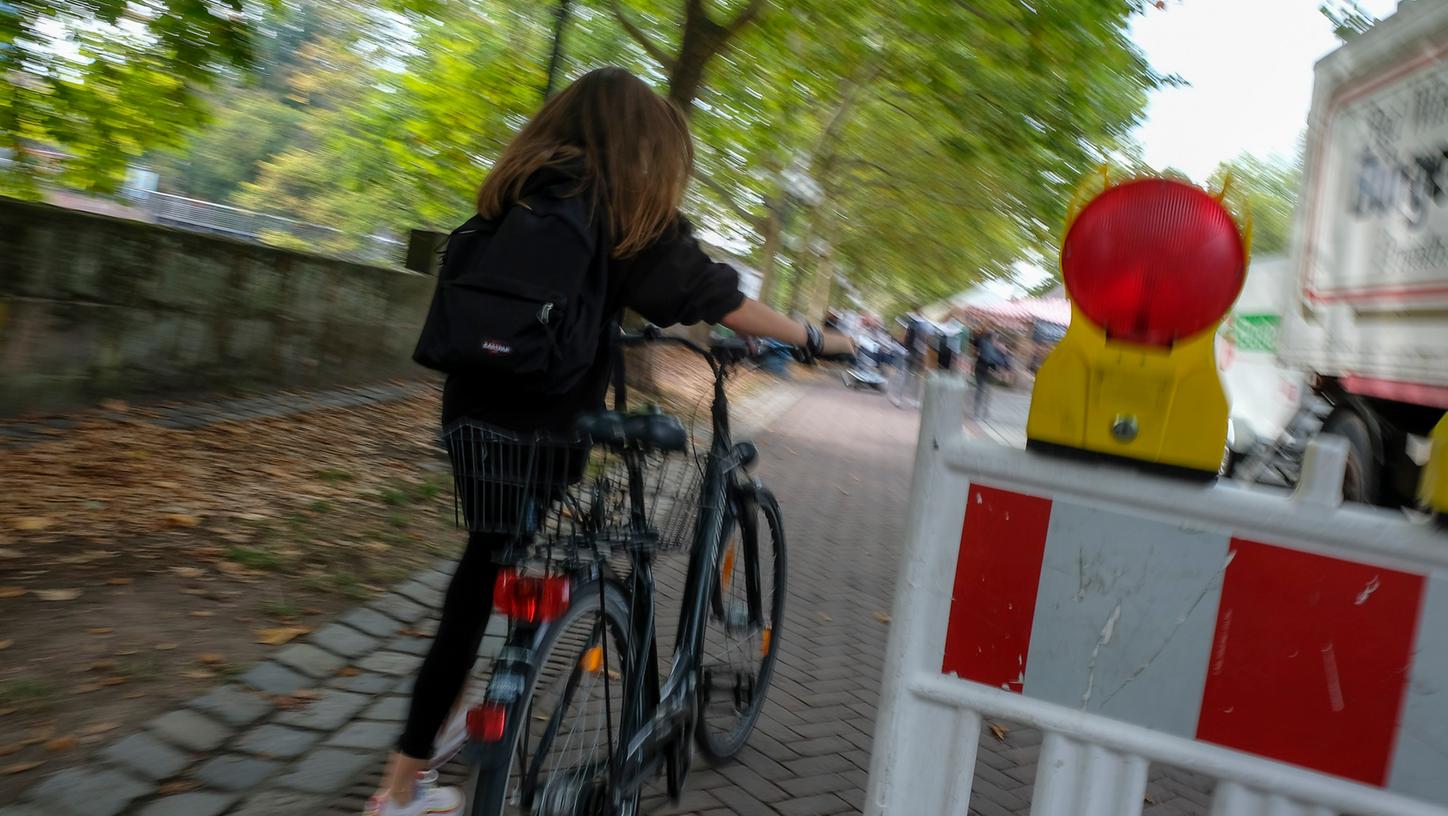 Hin und wieder kann es in Nürnberg für Radfahrer ziemlich eng werden.