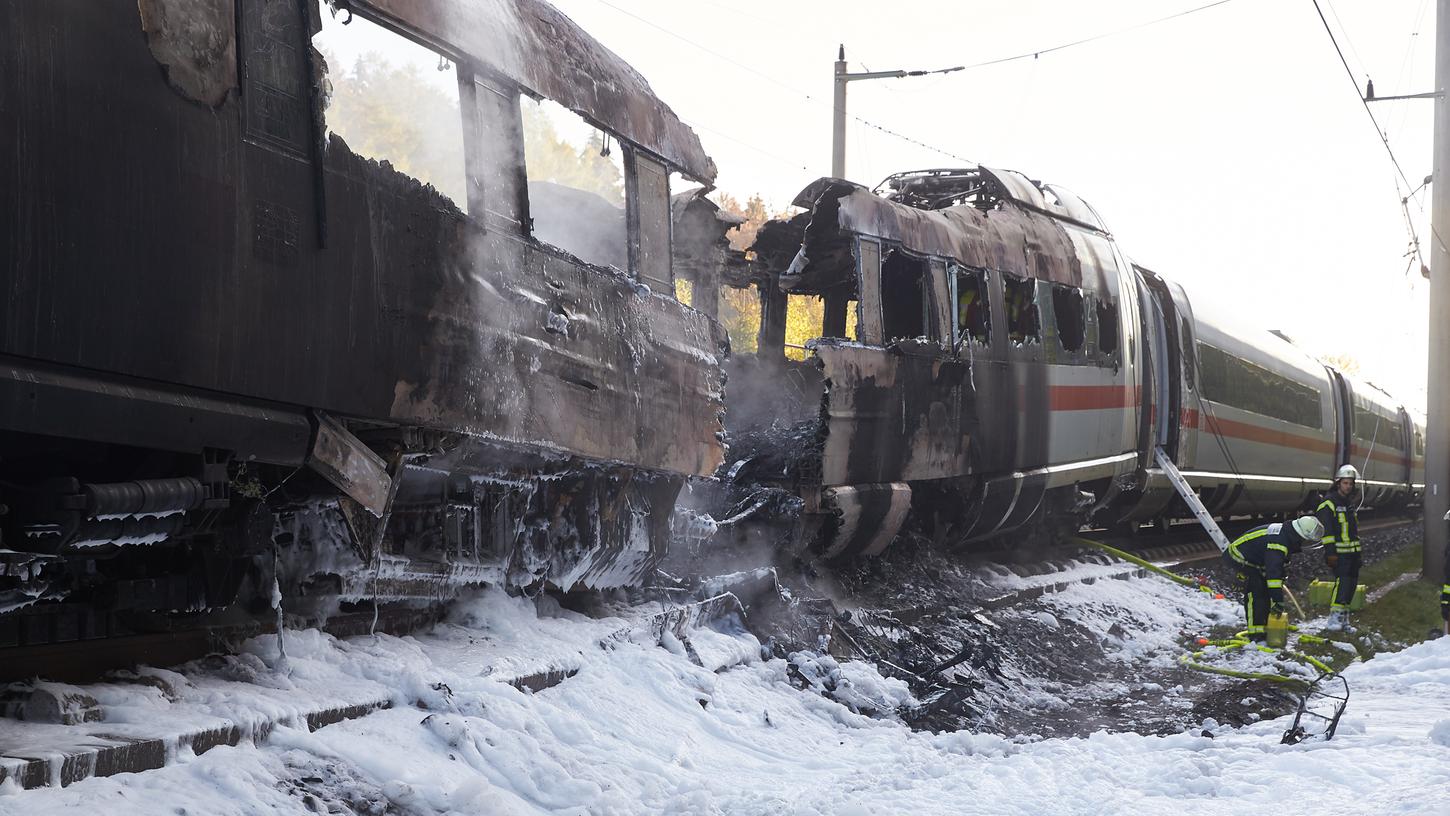 Am Freitagmorgen ist ein Zugteil eines ICE auf der Strecke Frankfurt-Köln in Brand geraten.