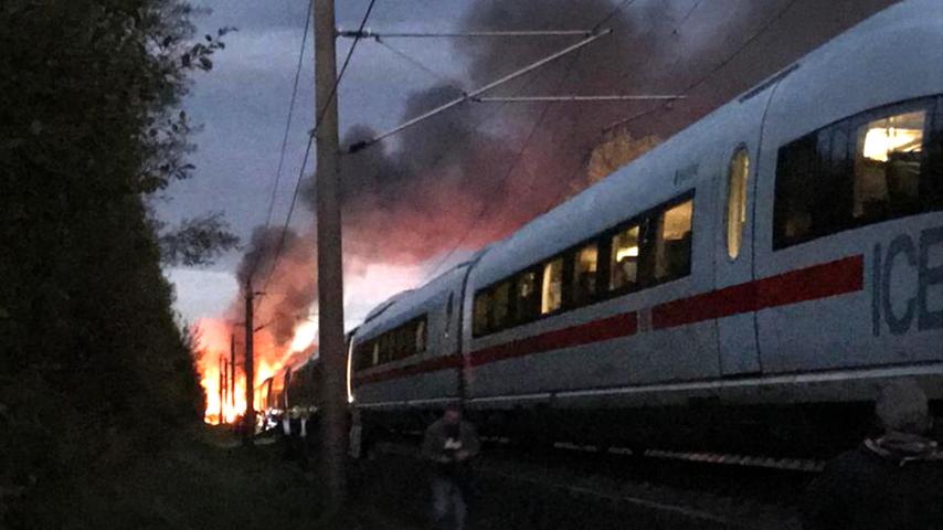 Rheinland-Pfalz: Flammen schlagen aus ICE 