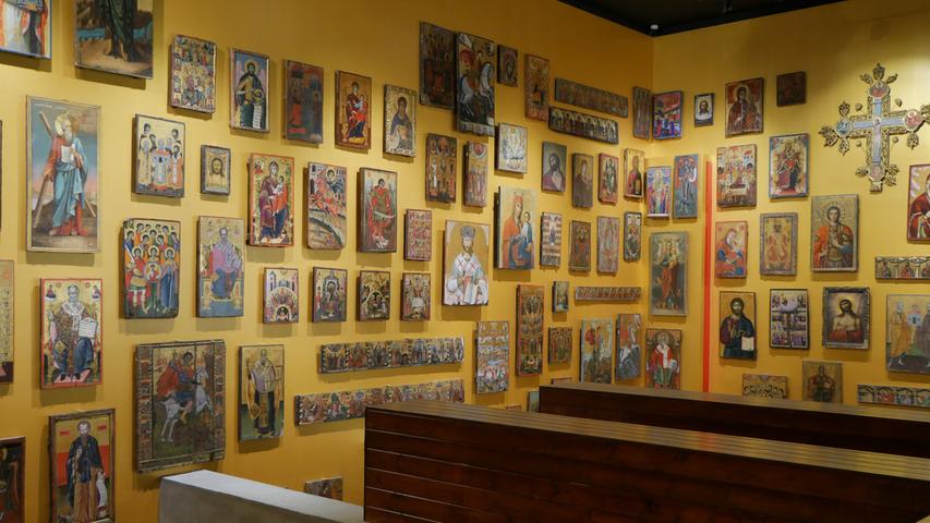 Die "Goldene Wand"  im Nationalmuseum für mittelalterliche Kunst in Korca