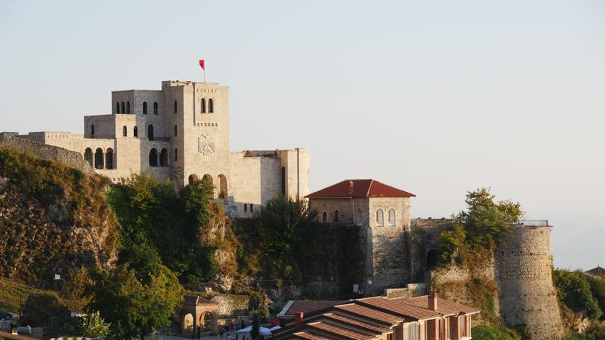 Das Museum des Nationalhelden Skanderbeg in der Burg von Kruja
