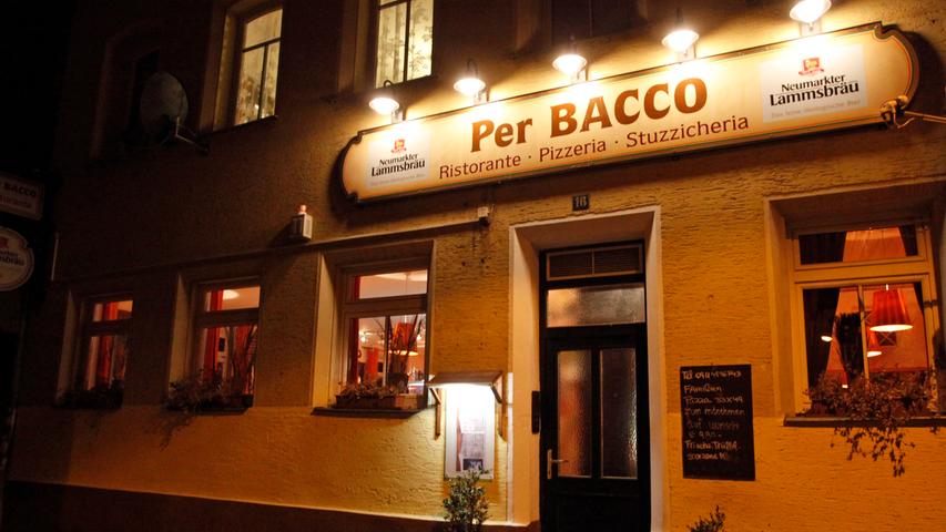 Ja, italienische Restaurants gibt es zahlreich in Gostenhof. Zum Beispiel das "Per Bacco" von Renato Ciappetta. Vor sechs Jahren hat er sein Lokal um einen zweiten Gastraum vergrößert und Pizza aus dem Holzofen eingeführt. Voll ist es trotzdem meistens.