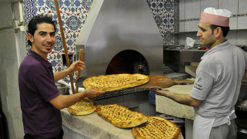 Klar, Gostenhof wird auch durch viele türkische Imbisse geprägt. Ein tolles Lokal ist das "Mevlana", wo man feine Türkische Küche auf den Teller bekommt.