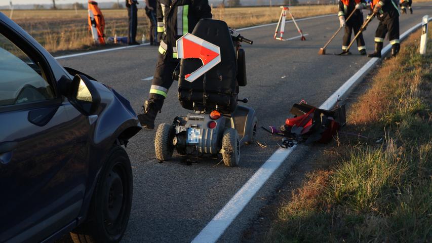 Tödlicher Unfall: Auto kollidiert mit Rollstuhlfahrerin nahe Colmberg