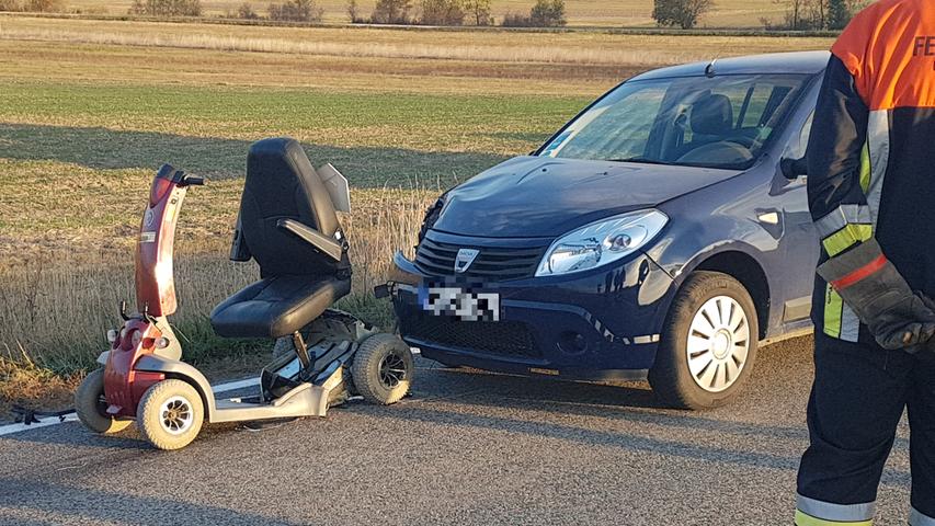 Tödlicher Unfall: Auto kollidiert mit Rollstuhlfahrerin nahe Colmberg