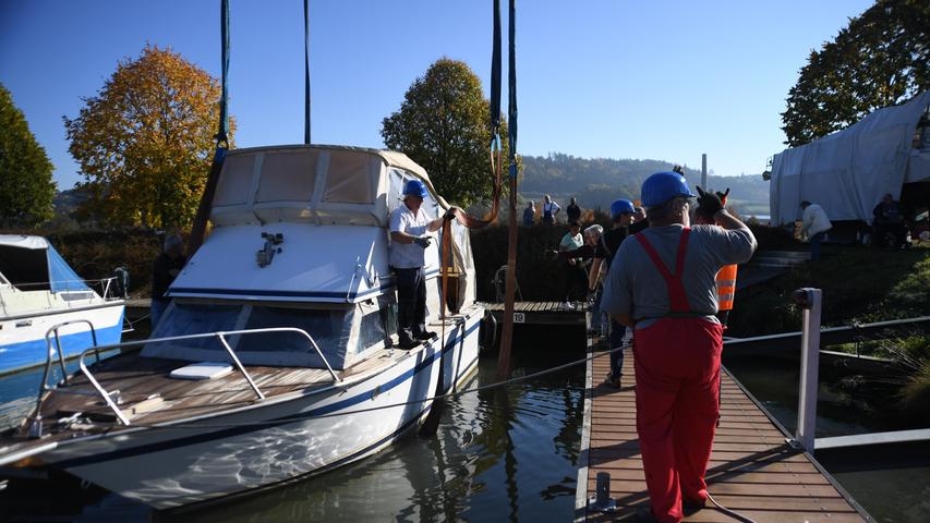 Dieses Boot dagegen muss raus: Das geht bei einem eingespielten Team wie beim Brezelbacken, verrät eine Bootseignerin.