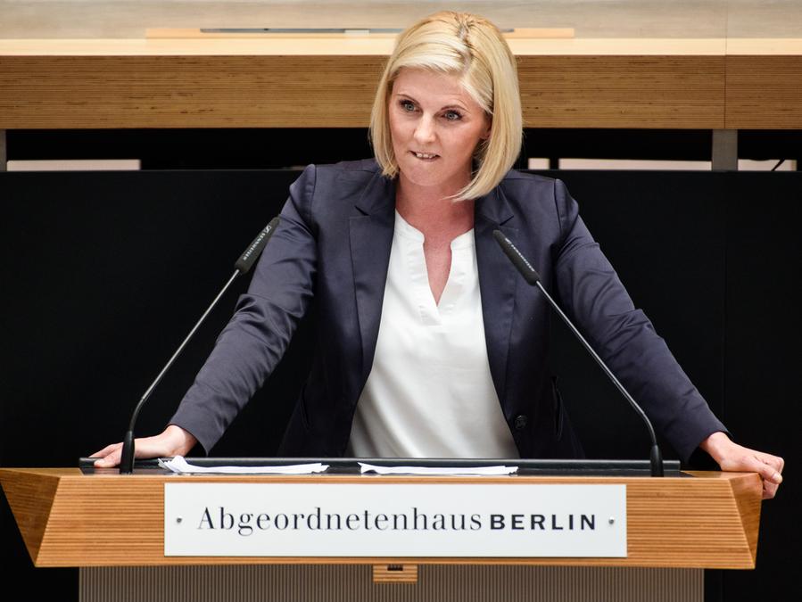 Vor Hitler Wein Posiert Afd Will Abgeordnete Ausschliessen Politik Nordbayern De