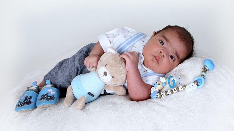Der kleine Renas ist am 22. August 2018 im St.-Theresien-Krankenhaus zur Welt gekommen. Er wog 3160 Gramm und war 52 Zentimeter groß.