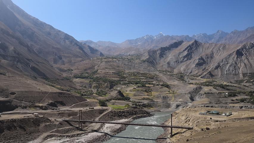 In Tadschikistan hat es die Weltenbummler schon bis an die afghanische Grenze verschlagen.