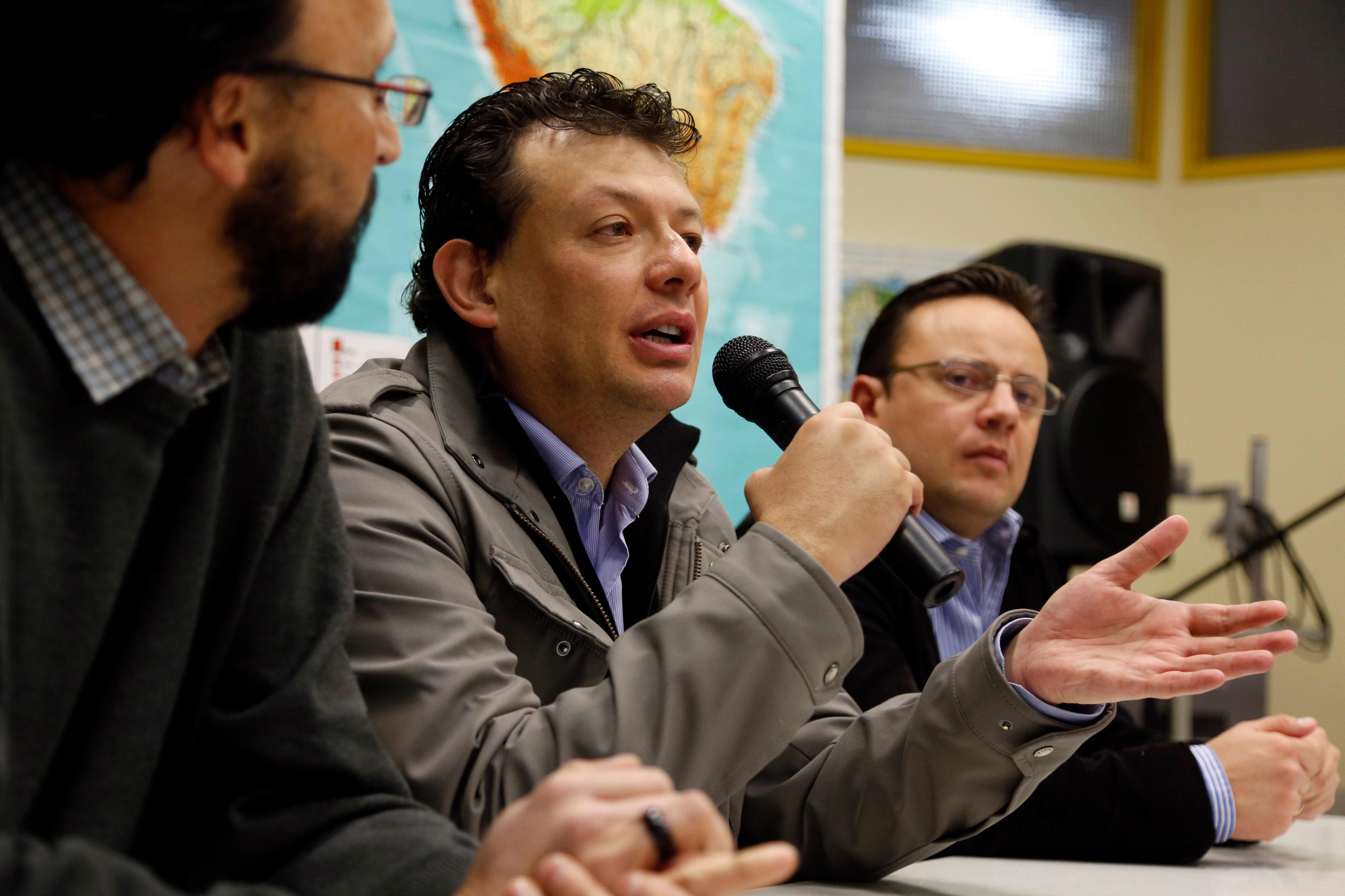 Menschenrechtspreisträger Hollman Morris besuchte 2012 das Sigmund-Schuckert-Gymnasium.Der Kolumbianer erhielt 2011 den Menschenrechtspreis. Er berichtete als Journalist über die Opfer des Bürgerkriegs, über Vertriebene und Ermordete. 2010 ging er selbst ins Exil in die USA, kehrte aber später in sein Heimatland zurück.