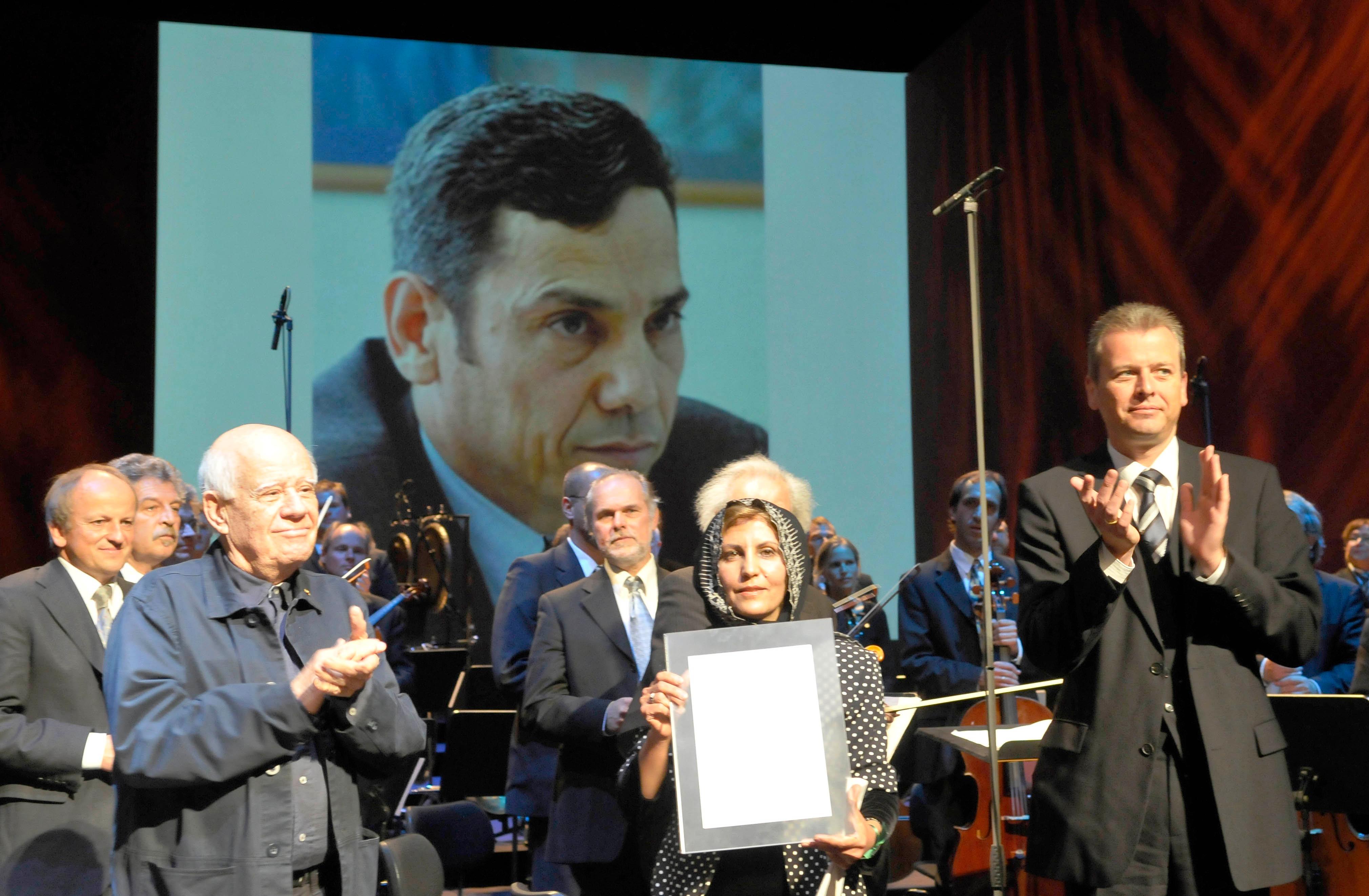 2009 erhielt der iranische Rechtsanwalt Abdolfattah Soltani vom "Zentrum für Menschenrechtsverteidigung" die Auszeichnung. Selbst Opfer staatlicher Verfolgung, durfte er nicht nach Nürnberg ausreisen; an seiner Stelle nahm seine Ehefrau Masoumeh Dehgan den Preis entgegen. Von 2011 bis 2018 war Soltani in Teheran inhaftiert.