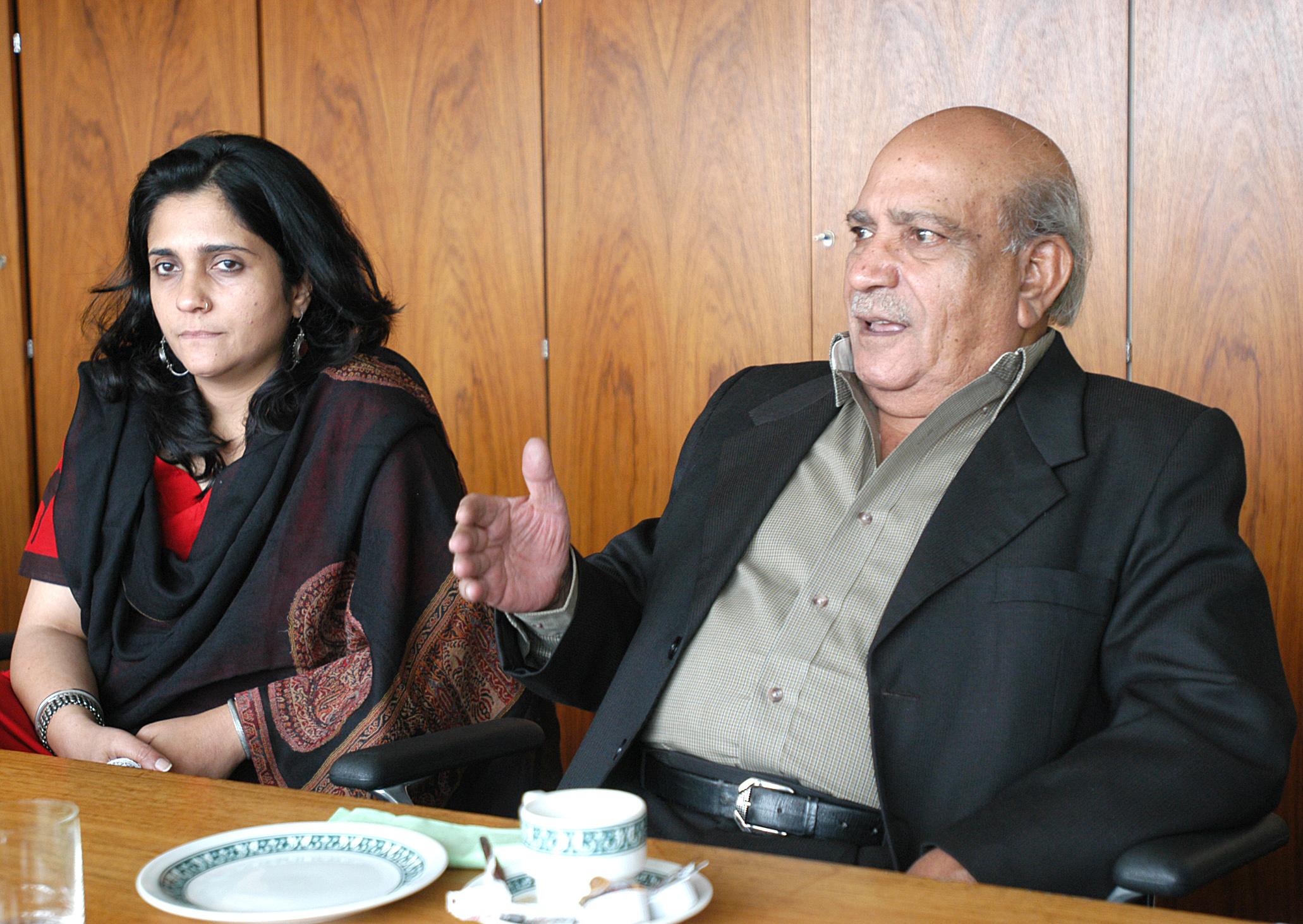 Die beiden Journalisten Teesta Setalvad und Ibn Abdur Rehman setzten sich seit vielen Jahren unermüdlich und unter großem persönlichen Risiko in ihren Heimatländern Indien und Pakistan für die Rechte von Minderheiten, für Demokratie und soziale Gerechtigkeit ein. 2003 wurden sie dafür mit dem Menschenrechtspreis ausgezeichnet.