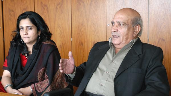 Die beiden Journalisten Teesta Setalvad und Ibn Abdur Rehman setzten sich seit vielen Jahren unermüdlich und unter großem persönlichen Risiko in ihren Heimatländern Indien und Pakistan für die Rechte von Minderheiten, für Demokratie und soziale Gerechtigkeit ein. 2003 wurden sie dafür mit dem Menschenrechtspreis ausgezeichnet.