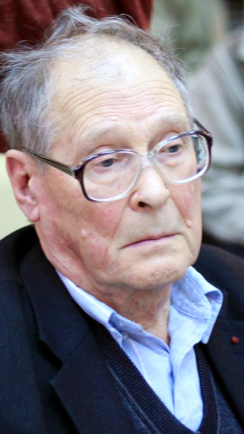 Der Nürnberger Menschenrechtspreis wird seit 1995 alle zwei Jahre verliehen. Der erste Preisträger war der russische Dissident Sergei Kowaljow, der für seine Proteste gegen das russische Regime 1974 inhaftiert worden war. Er gründete die Bürgerrechtsbewegung "Memorial" und engagierte sich in den 1990er Jahren vehement gegen Russlands Tschetschenien-Krieg. Er verstarb 2021.