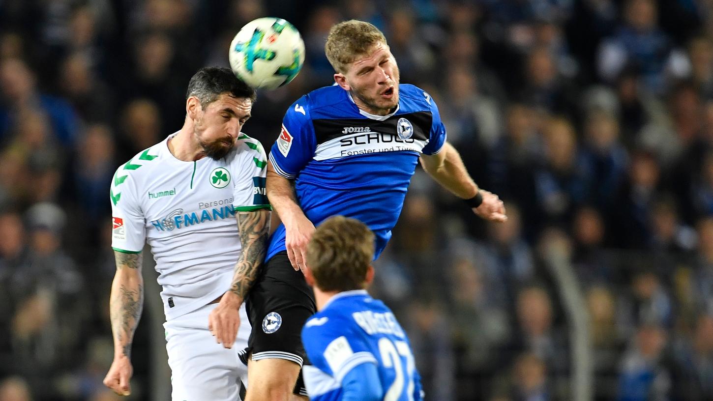 Gegen das Kleeblatt hofft Bielefeld auf die Wucht von Stürmer Fabian Klos.