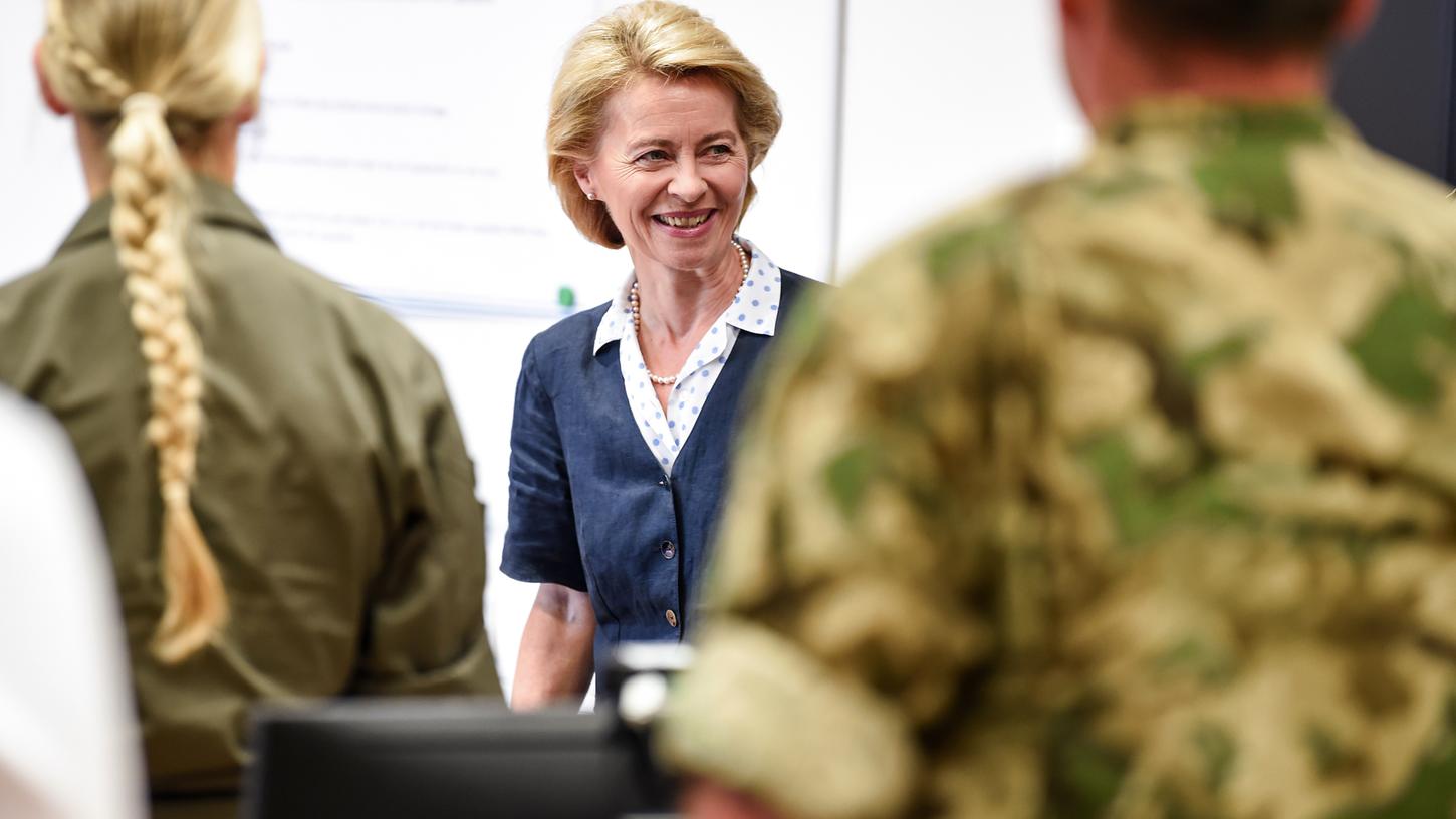 Muss sich Ursula von der Leyen (CDU), Bundesverteidigungsministerin, bald einem Untersuchungsausschuss stellen? Muss sich Ursula von der Leyen (CDU), Bundesverteidigungsministerin, bald einem Untersuchungsausschuss stellen?