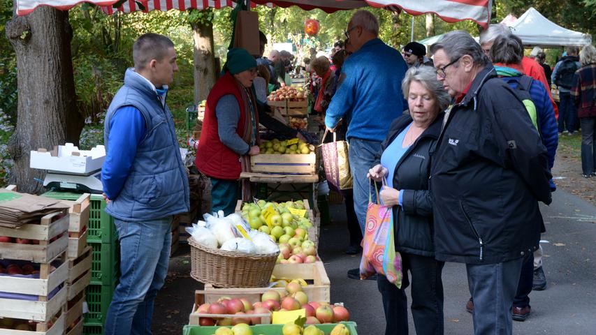 Nicht weit vom Stamm: Apfelmarkt im Stadtpark Fürth