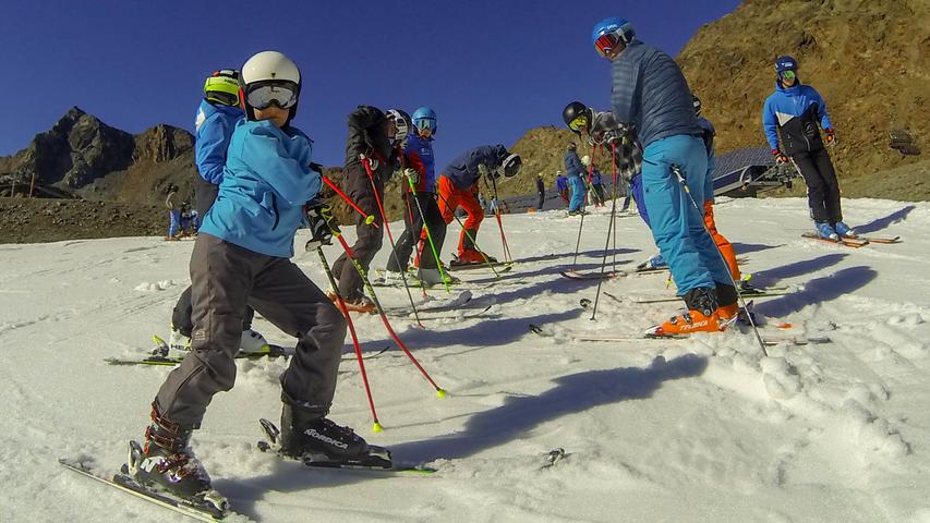 Vor allem die Skiclubs im Alpenraum wissen die Bedingungen für die Nachwuchsfahrer zu schätzen. Trainiert wird direkt neben Olympiasiegern und Weltmeistern.