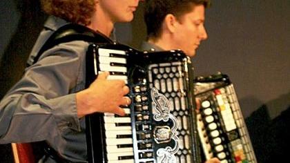 Gefangenenchor mit der Harmonika Gefangenenchor mit der Harmonika