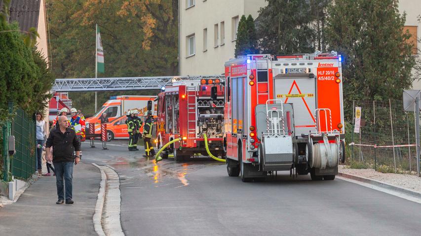 Unfall, Gaffer und ein brennender Bauernhof: Feuerwehr Herzogenaurach übt den Ernstfall
