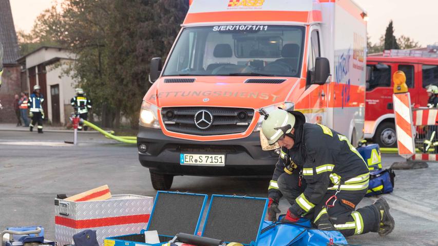 Unfall, Gaffer und ein brennender Bauernhof: Feuerwehr Herzogenaurach übt den Ernstfall