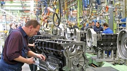 Blick ins MAN-Motorenwerk in der Südstadt: In dem Unternehmen arbeiten derzeit mehr als 4000 Beschäftigte. Blick ins MAN-Motorenwerk in der Südstadt: In dem Unternehmen arbeiten derzeit mehr als 4000 Beschäftigte.
