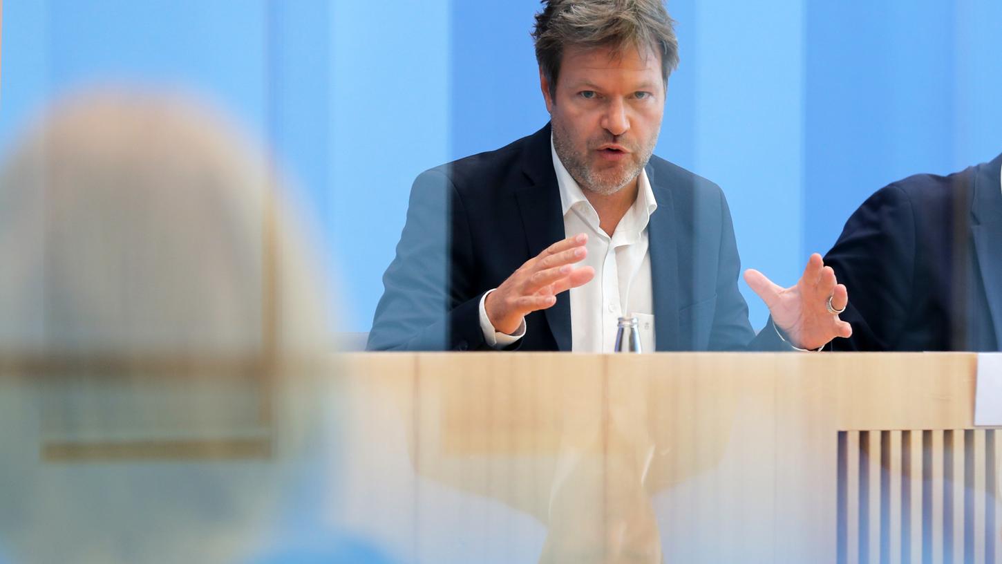 Mikroplastik in Pflegeprodukten: "Wir müssen radikal umsteuern", sagt Robert Habeck. Mikroplastik in Pflegeprodukten: "Wir müssen radikal umsteuern", sagt Robert Habeck.