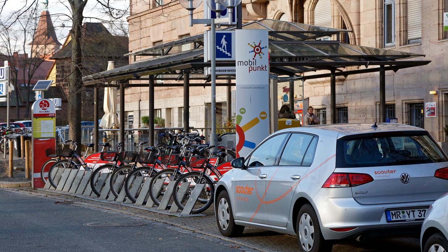 Die Mobilpunkt-Stelen in Nürnberg. Die Mobilpunkt-Stelen in Nürnberg.
