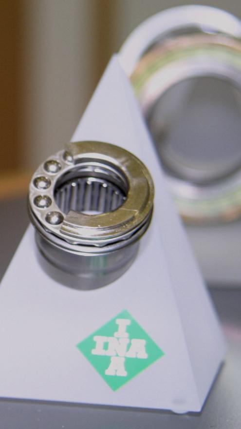 Wenig später folgte INA Schaeffler einem seiner größten Kunden, dem Volkswagen-Konzern, nach Brasilien. Mitte der 60er Jahre eroberte das Unternehmen auch den US-Markt. Die eher unspektakulär aussehende Erfindung verschaffte Schaeffler damit weltweite Bekanntheit.