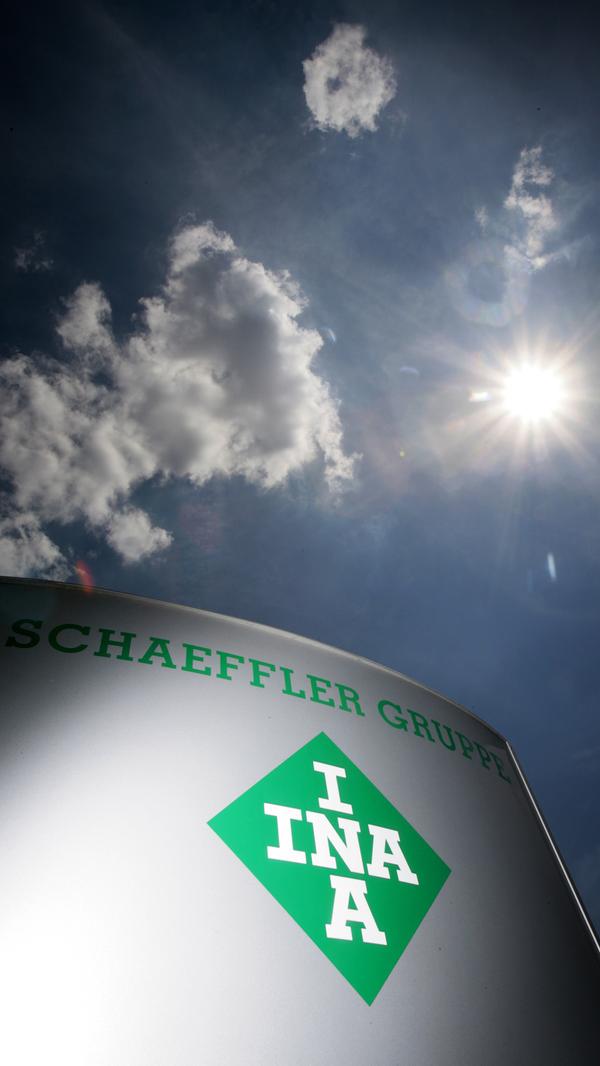 Neben INA treten dann auch die Logos FAG und LuK in den Hintergrund. Der Fokus soll in Zukunft vor allem auf der Schaeffler AG liegen.