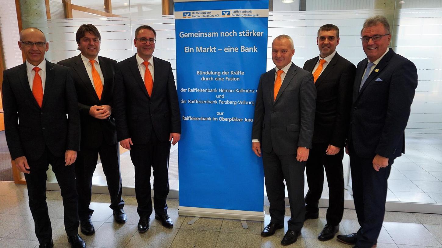 Das ist der Coup: Raiffeisen Banken Parsberg und Hemau heiraten