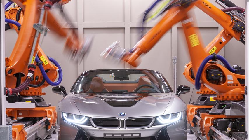 Razzia bei BMW: Die Staatsanwaltschaft ermittelt jetzt auch gegen den Münchner Autobauer wegen Betrugsverdacht bei der Abgasreinigung. Im April folgt die nächste Durchsuchung: Diesmal bei Porsche.
