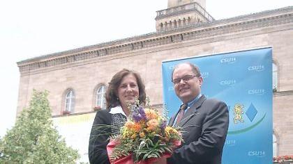 Eine Frau macht Jung den 0B-Sessel streitig Eine Frau macht Jung den 0B-Sessel streitig