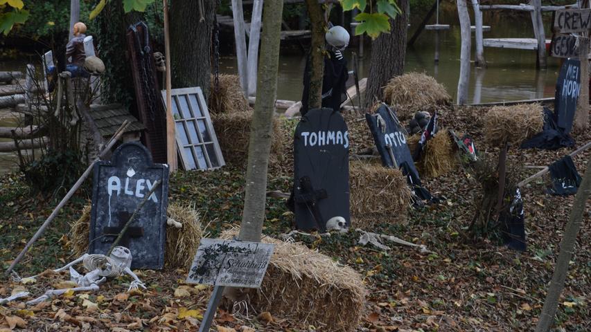 Grabsteine und Guillotine: Halloween im Erlebnispark Schloss Thurn