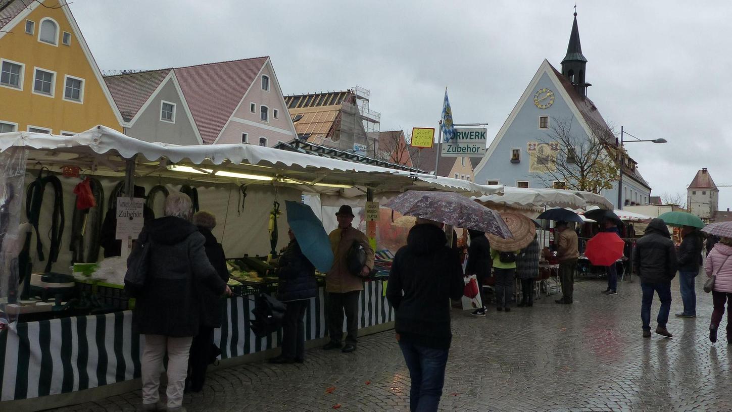 Trübe Aussichten bei Allerseelenmarkt in Freystadt