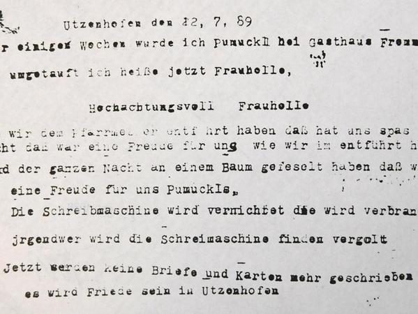 Auf diesem Brief gab „Pumuckl“ seine Umbenennung in „Frau Holle“ bekannt und gab auch zu, den Mesner gekidnappt zu haben.