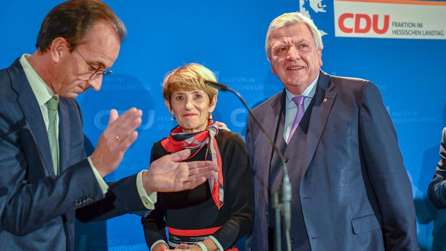 Volker Bouffier wird weiter Ministerpräsident in Hessen bleiben, musste mit der CDU aber herber Verluste hinnehmen.