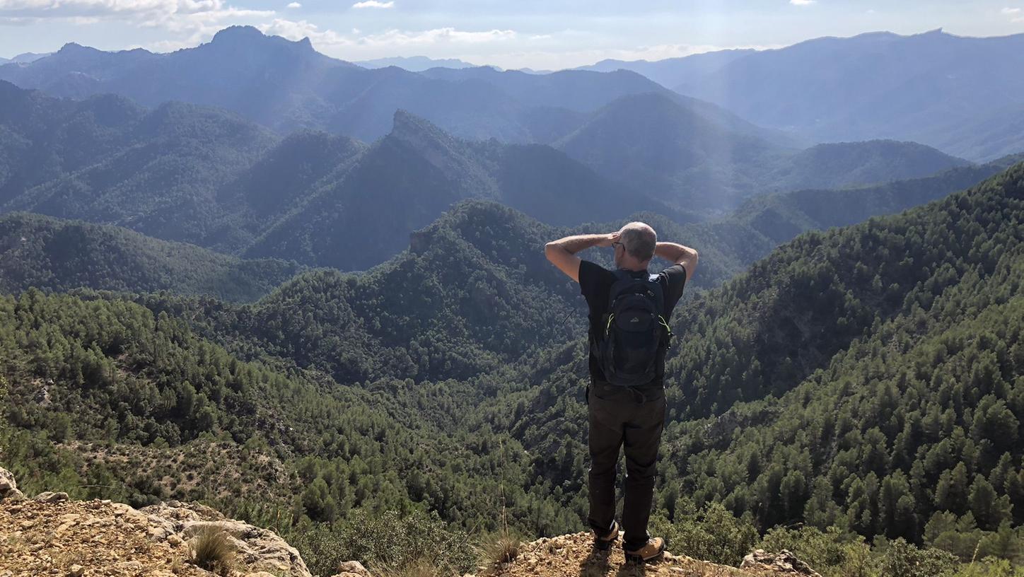 Blick in die Weite der Landschaft. Man hört die Hirsche rufen, doch man sieht sie noch nicht. Blick in die Weite der Landschaft. Man hört die Hirsche rufen, doch man sieht sie noch nicht.