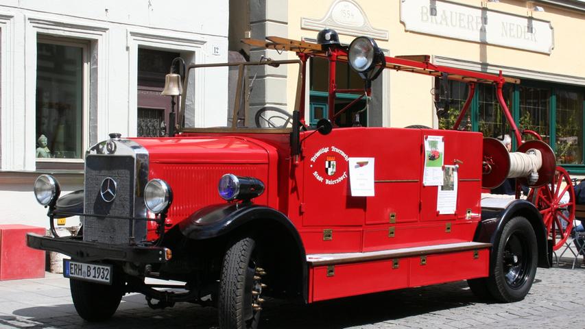 Die von Daimler-Benz gebaute "Automobilspritze Typ LF 12" gehört nun schon seit 1932 untrennbar zum Fuhrpark der Feuerwehr Baiersdorf. Im Einsatz war das gute Stück bis 1963, seitdem wird es als Oldtimer gehegt und gepflegt.
