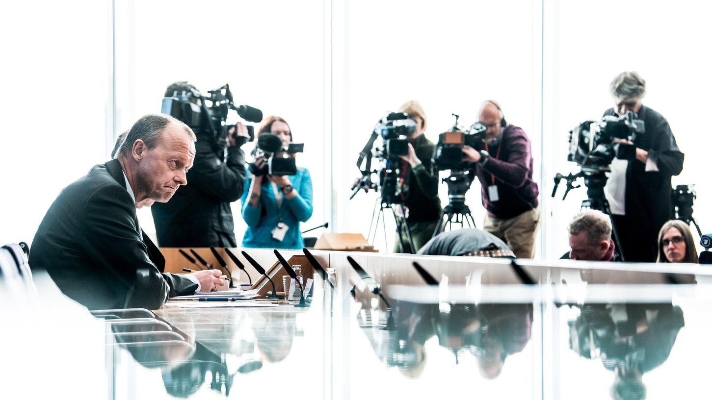 Friedrich Merz (CDU) äußert sich bei einer Pressekonferenz zu seiner Kandidatur für das Amt des Parteivorsitzenden der CDU.