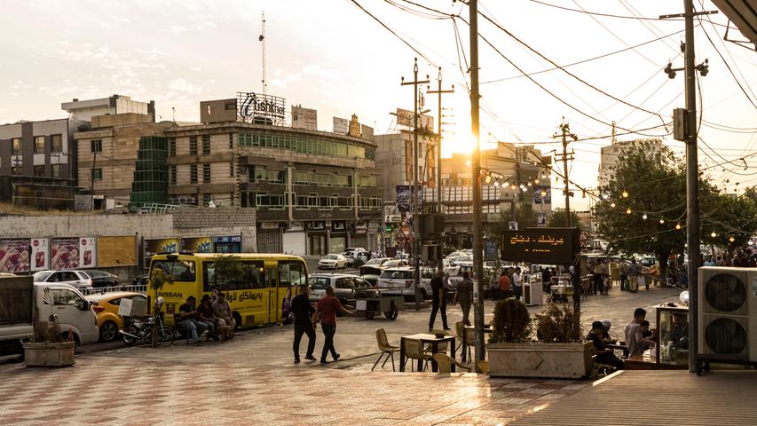 Sulaimaniyya ist weniger konservativ als die Hauptstadt Erbil: Wenn hier die Sonne langsam untergeht, füllen sich die Straßen mit Menschen, die den Abend ausklingen lassen.