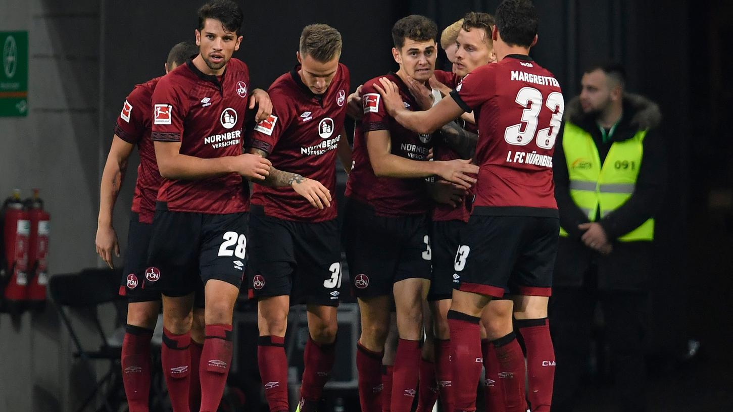 Der Club wurde in Augsburg erneut für seine starke Moral belohnt. Der Club wurde in Augsburg erneut für seine starke Moral belohnt.