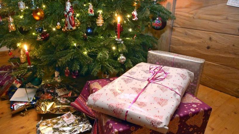 Zu Weihnachten verteilt die Stiftergemeinschaft reichlich Geschenke.