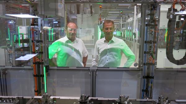 Wie alle anderen Automobilzulieferer in der Region litt auch Bosch unter den temporären Zusammenbrüchen von Lieferketten aufgrund der Pandemie, außerdem macht der Strukturwandel der Branche zu schaffen. 2021 beschäftigte das Unternehmen in Mittelfranken noch 5000 Mitarbeiter, 2022 waren es noch 3800, weltweit sind es 420.300.