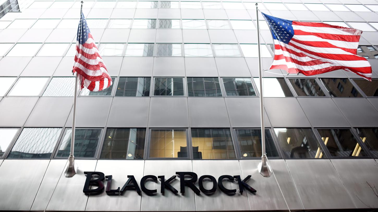 Ermittler der Staatsanwaltschaft haben am Dienstag wegen umstrittener Steuergeschäfte beim Vermögensverwalter Blackrock Büros durchsucht.