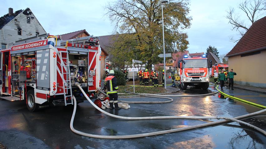 Brand in Rednitzhembach: Dachstuhl stand in Flammen