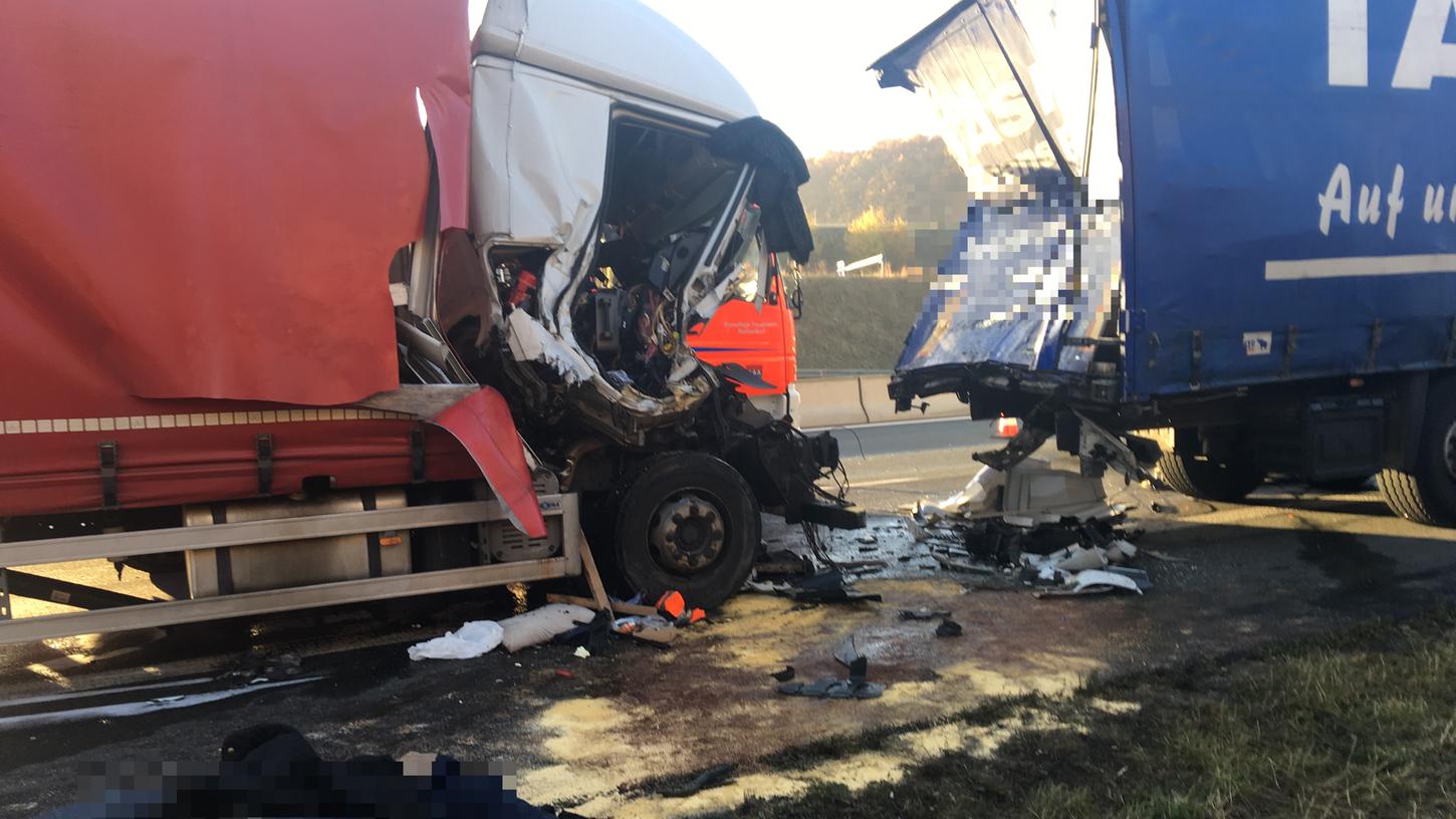 Auffahrunfall bei Würzburg: Lkw-Fahrer stirbt auf der A3