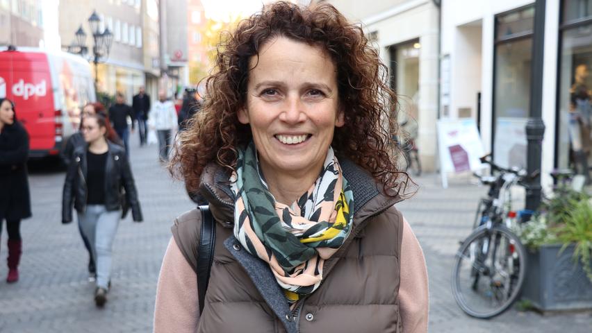 "Ich bekomme leider keins, da ich außertariflich angestellt bin. Sonst würde ich es auf jeden Fall für Shopping ausgeben", schmunzelt Manuela Weidner (52), die in der Logistikbranche in Nürnberg arbeitet.