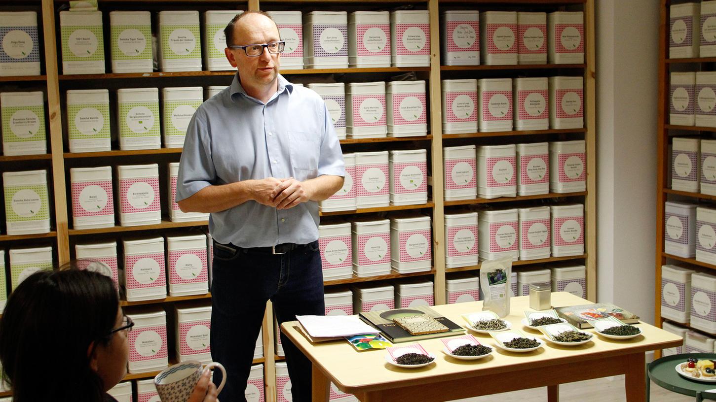 Alexander Poetsch ist Tee-Experte ( "Evas Teeplantage") und gibt Seminare.
